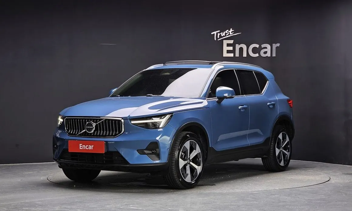 Volvo XC40 — фото 1