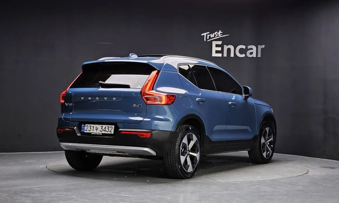 Volvo XC40 — фото 6