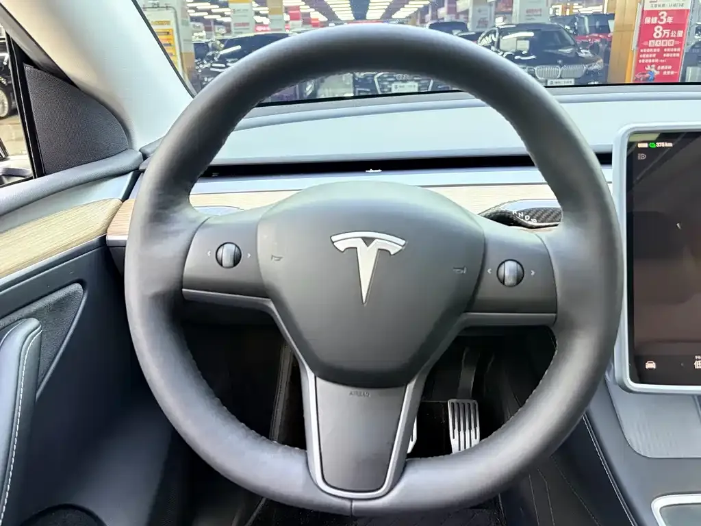 Tesla Model Y — фото 5