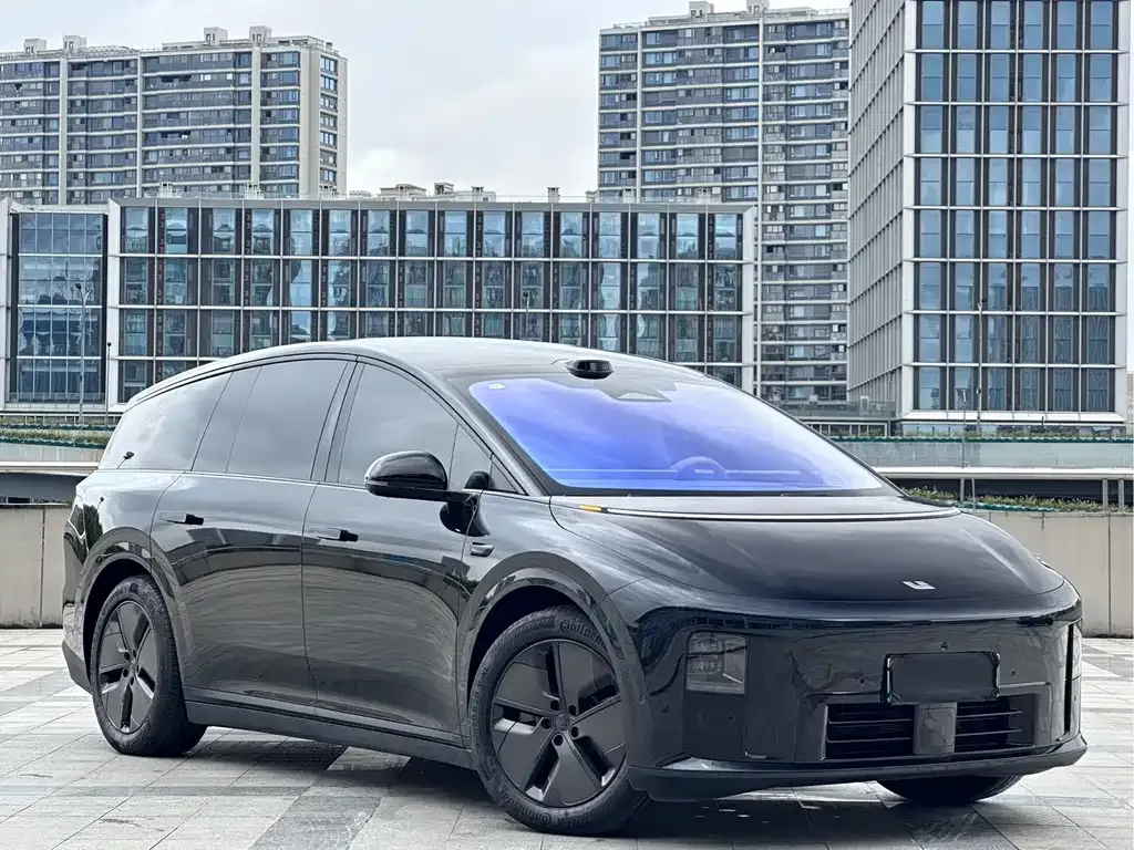 Li Auto i8 — фото 8