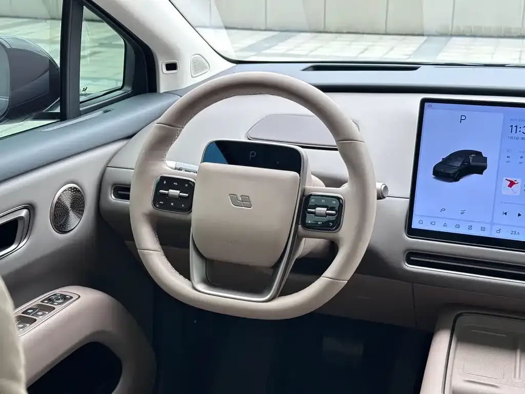 Li Auto i8 — фото 4