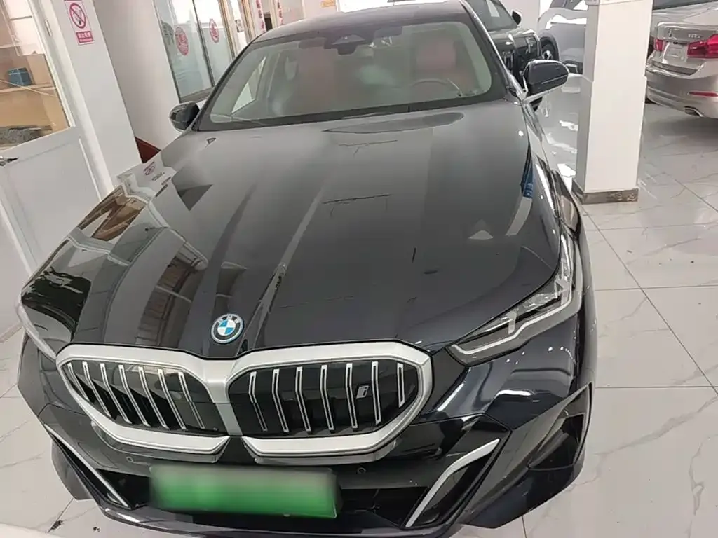 BMW i5 — фото 8