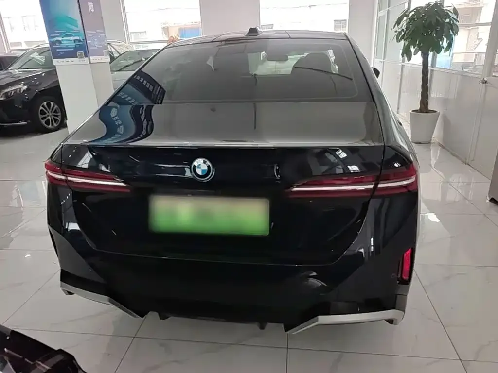BMW i5 — фото 6