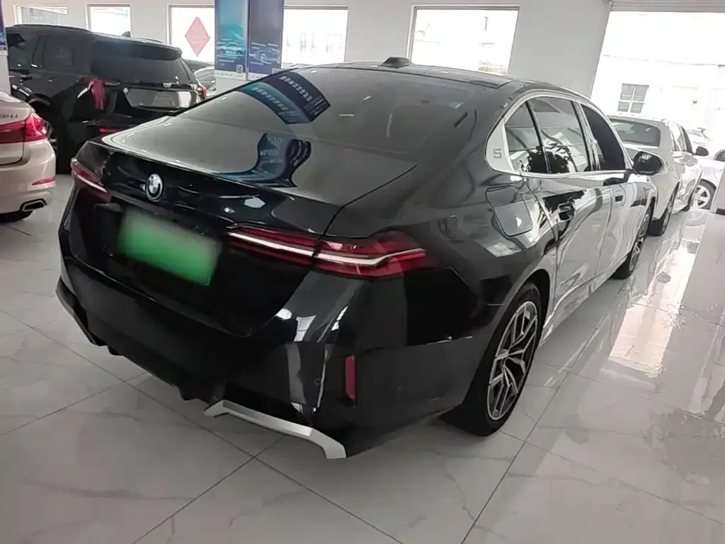 BMW i5 — фото 10