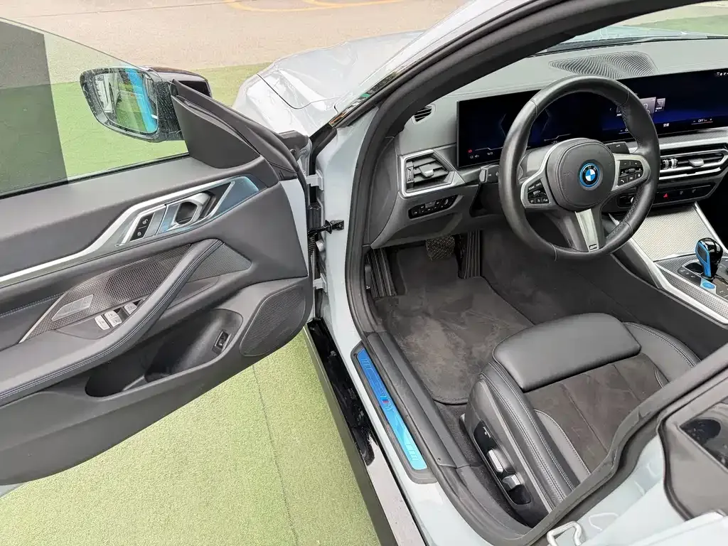 BMW i4 — фото 10
