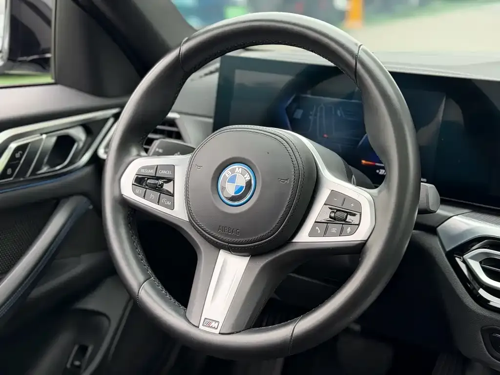 BMW i4 — фото 6