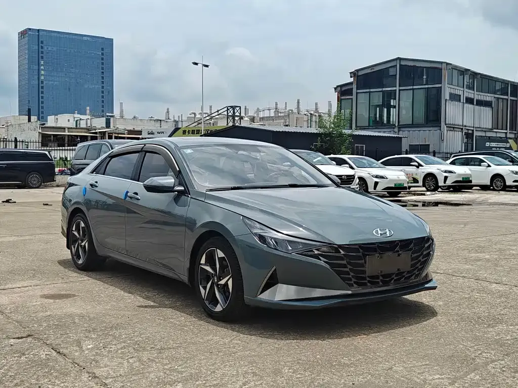 Hyundai Elantra — фото 7