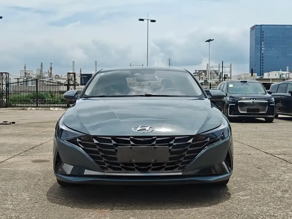 Hyundai Elantra — фото 4