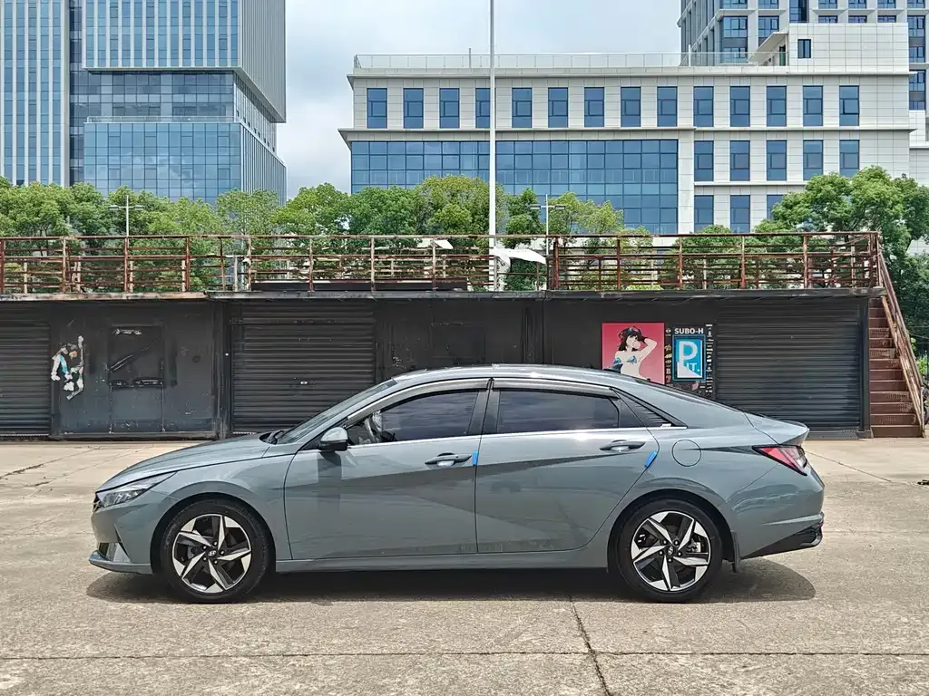 Hyundai Elantra — фото 8