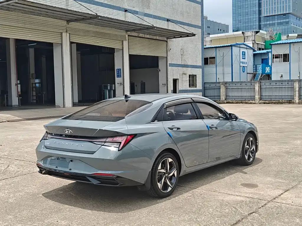 Hyundai Elantra — фото 5