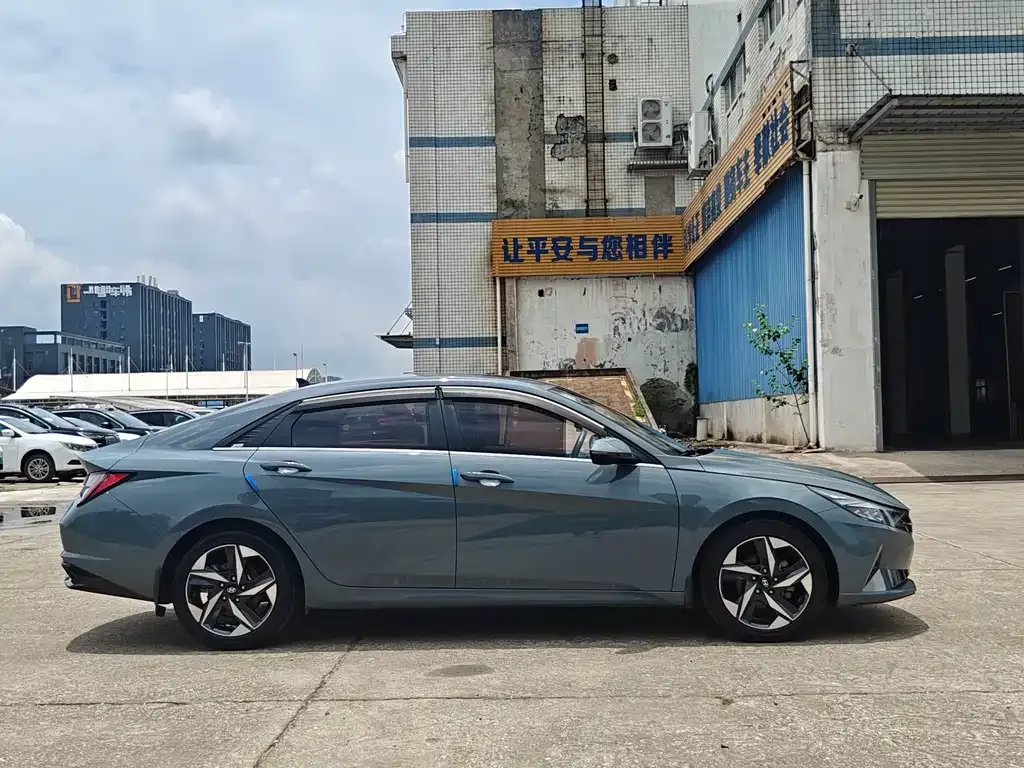 Hyundai Elantra — фото 6