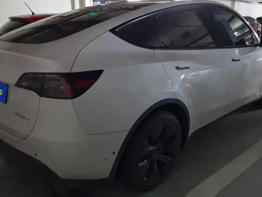 Tesla Model Y — фото 7