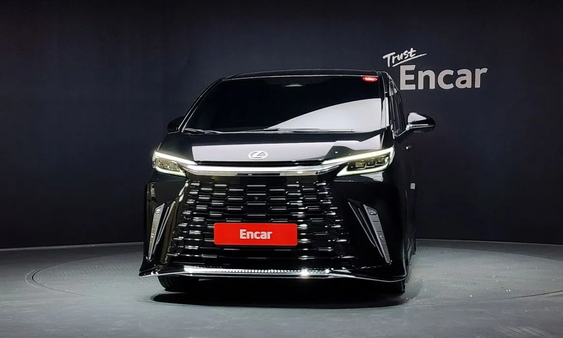 Lexus LM — фото 5