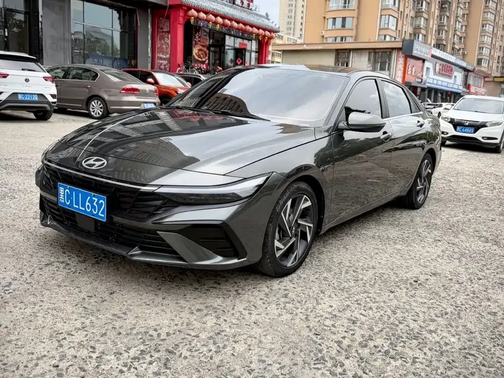 Hyundai Elantra — фото 1