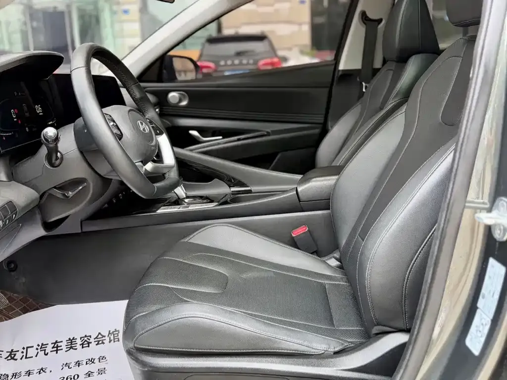 Hyundai Elantra — фото 3