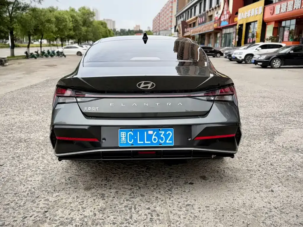 Hyundai Elantra — фото 7