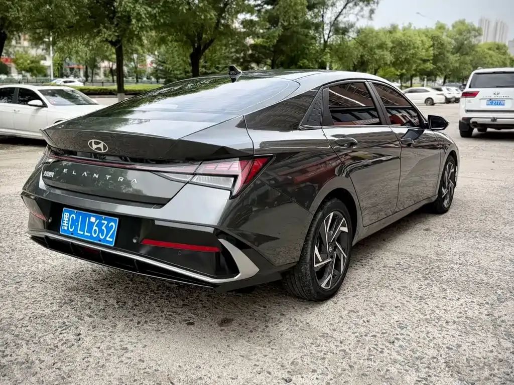 Hyundai Elantra — фото 5