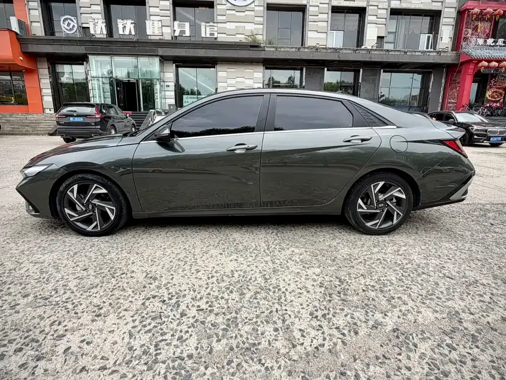 Hyundai Elantra — фото 10
