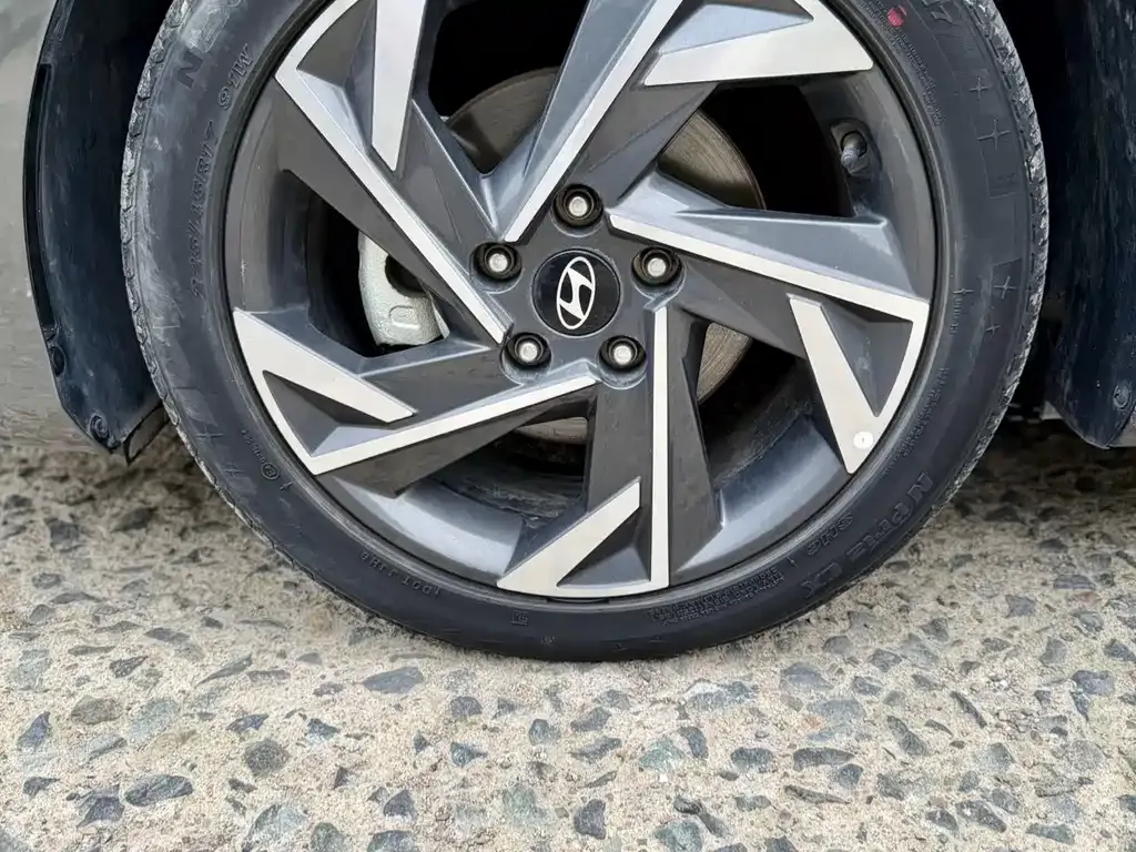 Hyundai Elantra — фото 2