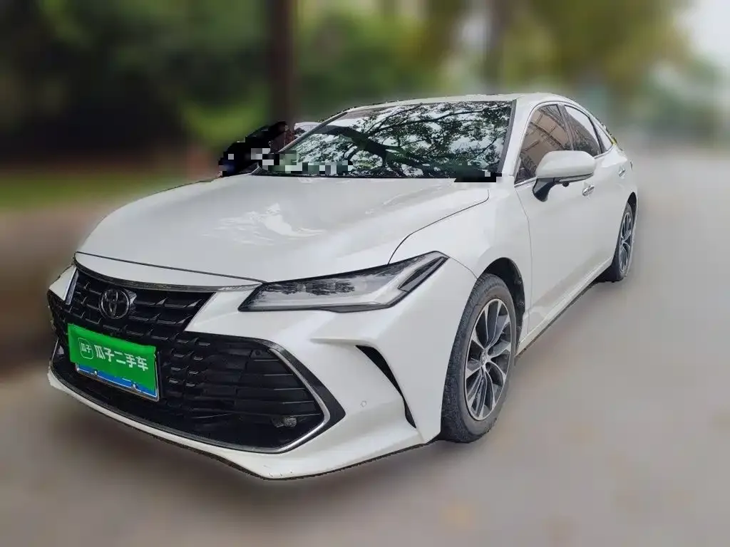 Toyota Avalon — фото 1