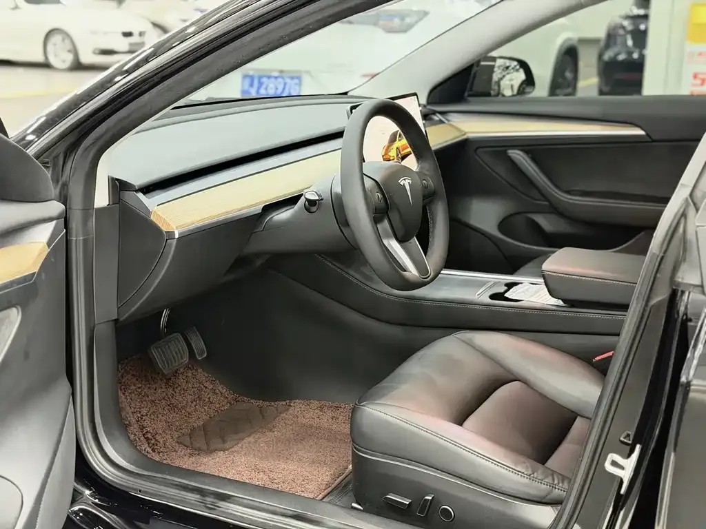 Tesla Model 3 — фото 10