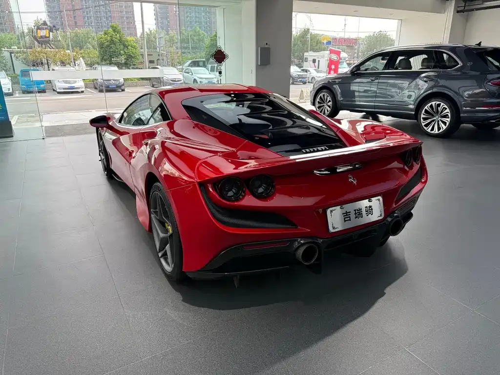 Ferrari F8 — фото 3
