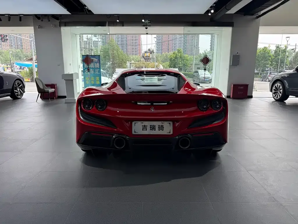 Ferrari F8 — фото 8