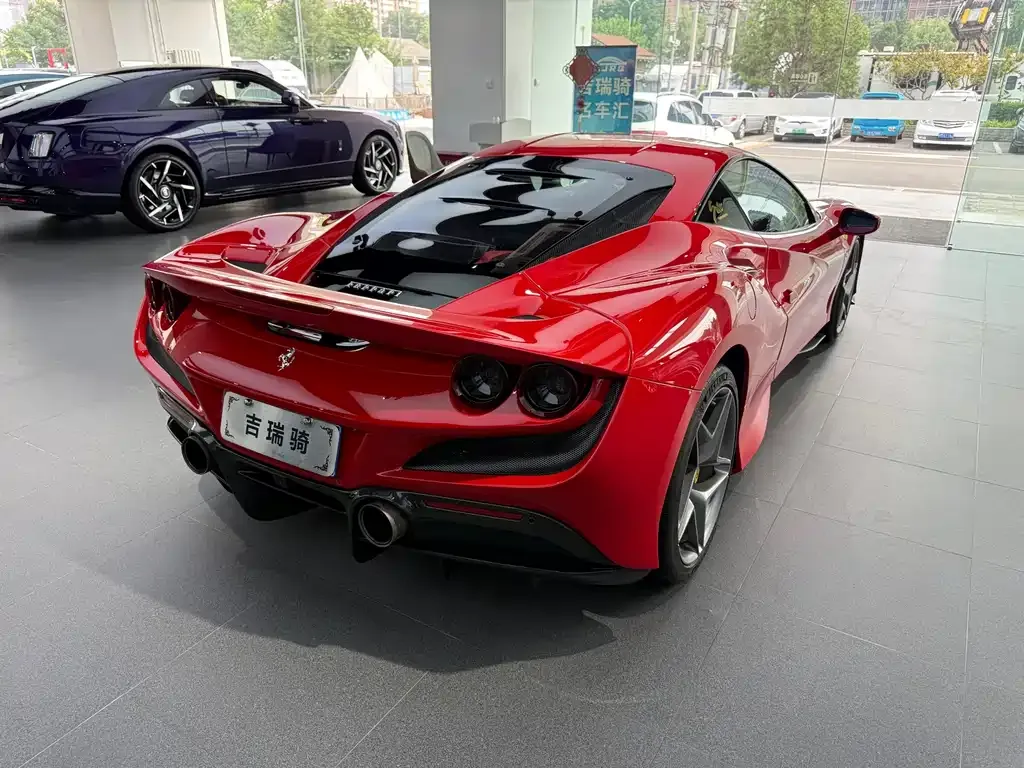 Ferrari F8 — фото 6