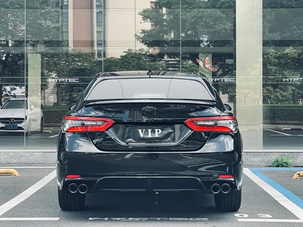 Toyota Camry — фото 4