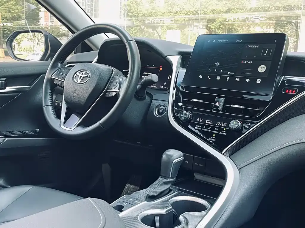 Toyota Camry — фото 7