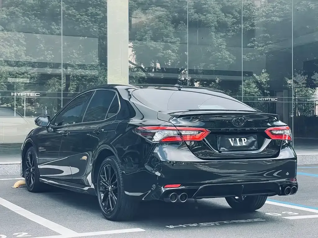 Toyota Camry — фото 6