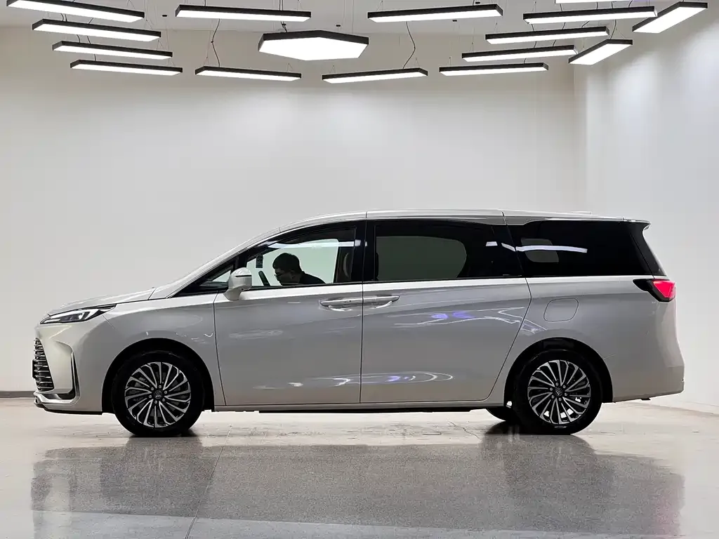 Buick GL8 Hybrid — фото 8