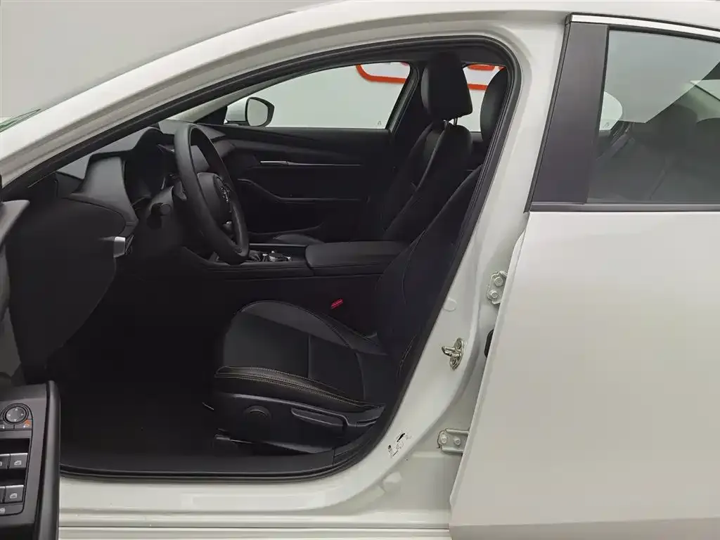 Mazda 3 Axela 2024 из CN, фото 2