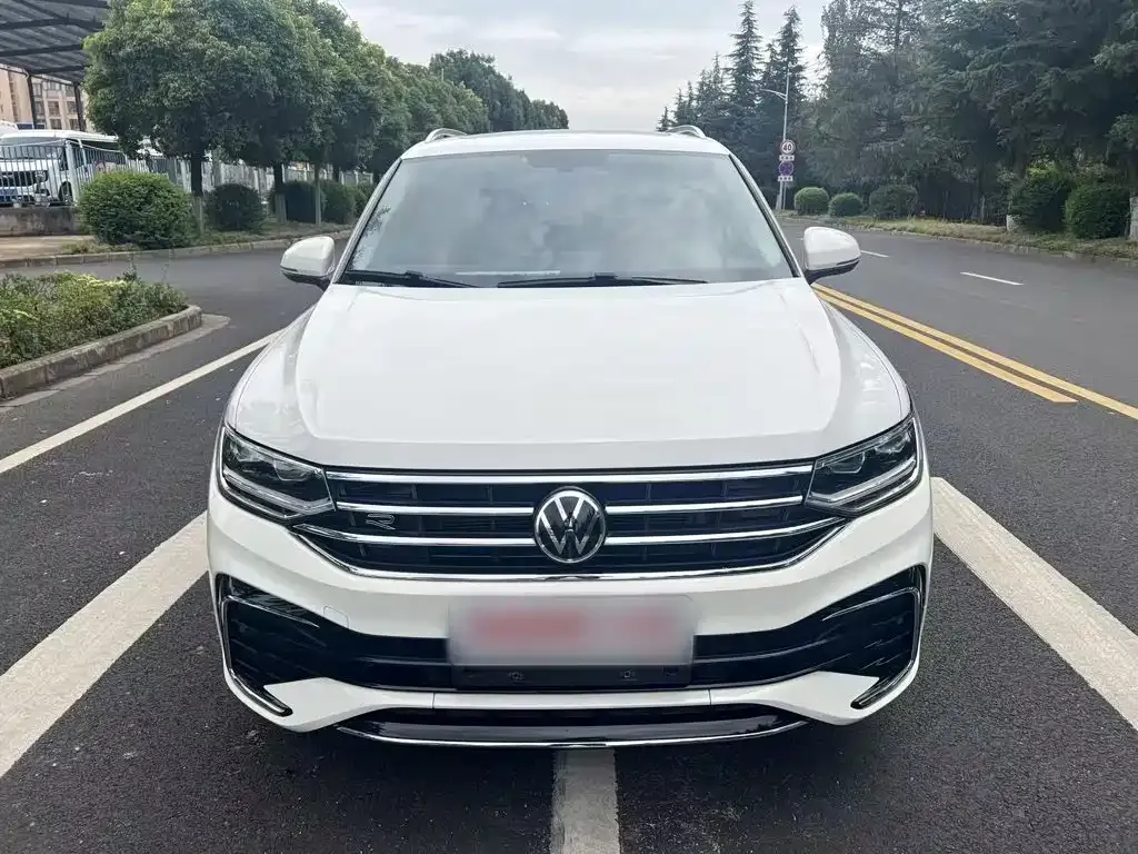Volkswagen Tiguan L — фото 4