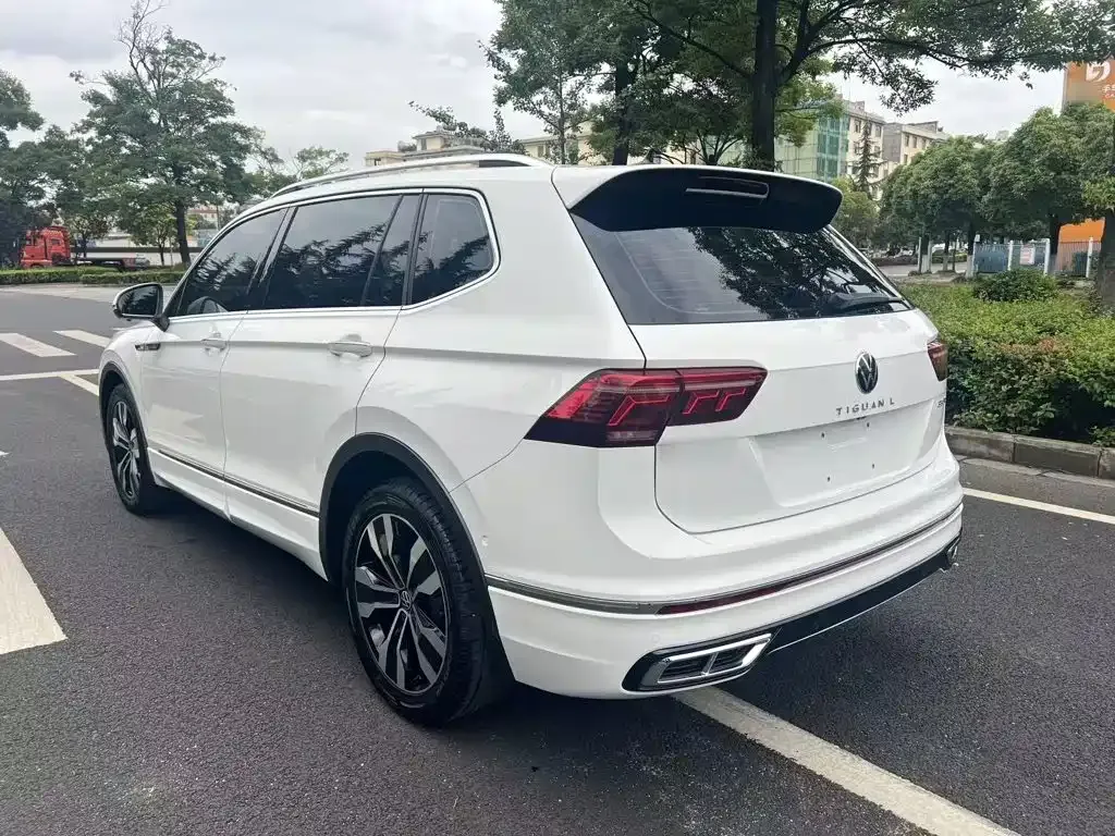 Volkswagen Tiguan L — фото 6