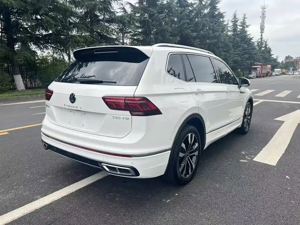 Volkswagen Tiguan L — фото 10