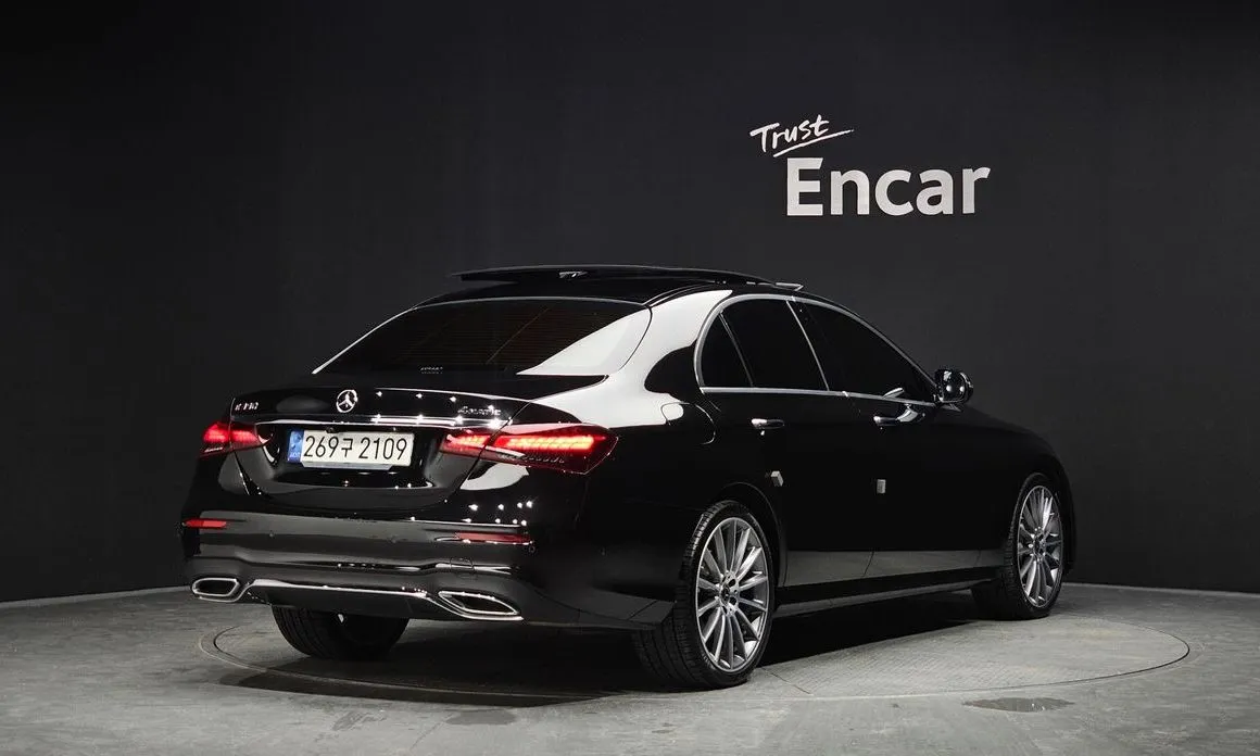 Mercedes-Benz E-Class — фото 2