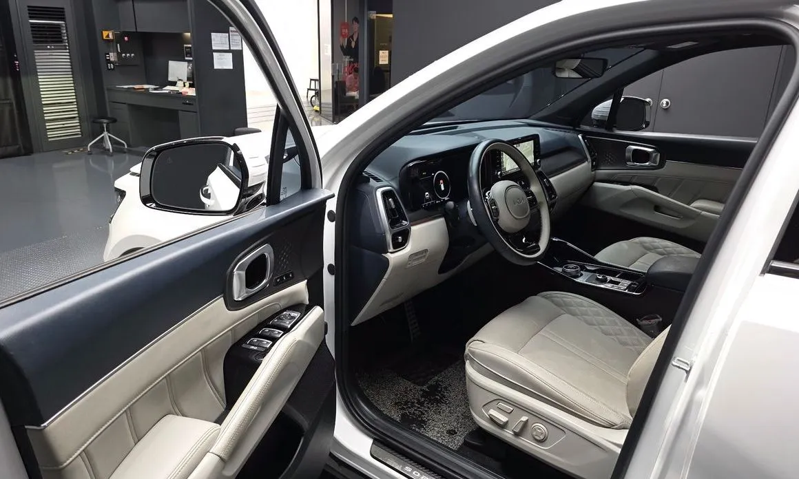 Kia Sorento — фото 7