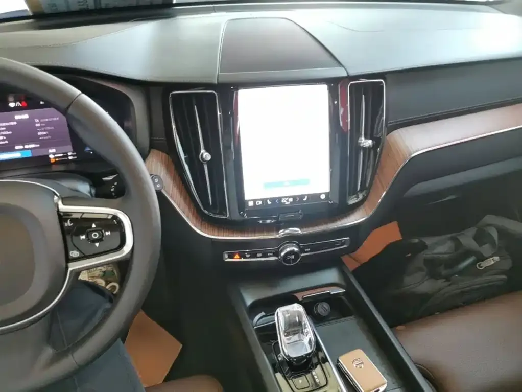 Volvo XC60 PHEV 2023 из CN, фото 7