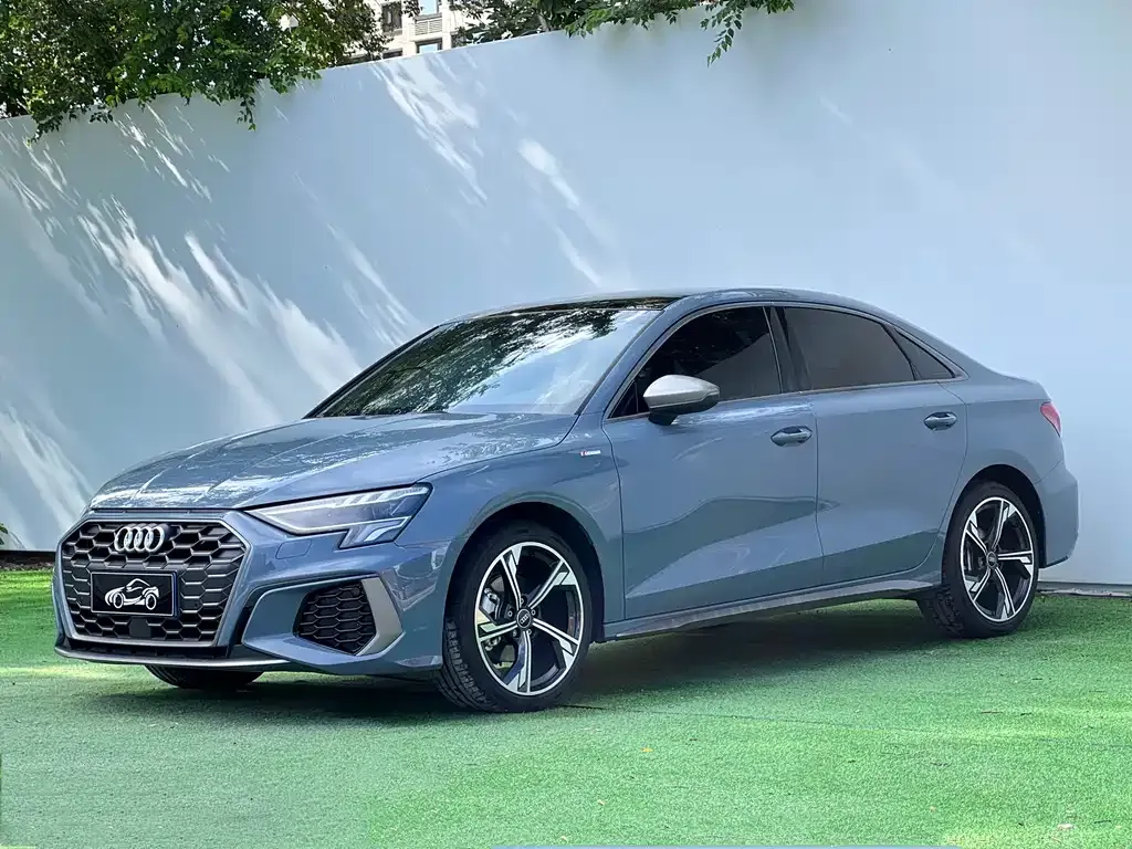 Audi A3 — фото 1