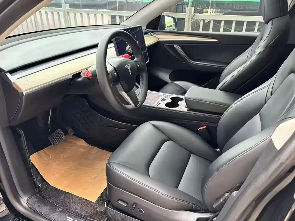 Tesla Model Y — фото 4