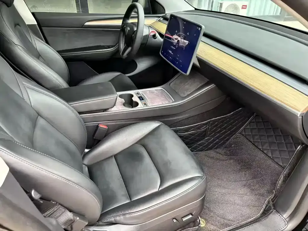 Tesla Model Y — фото 9