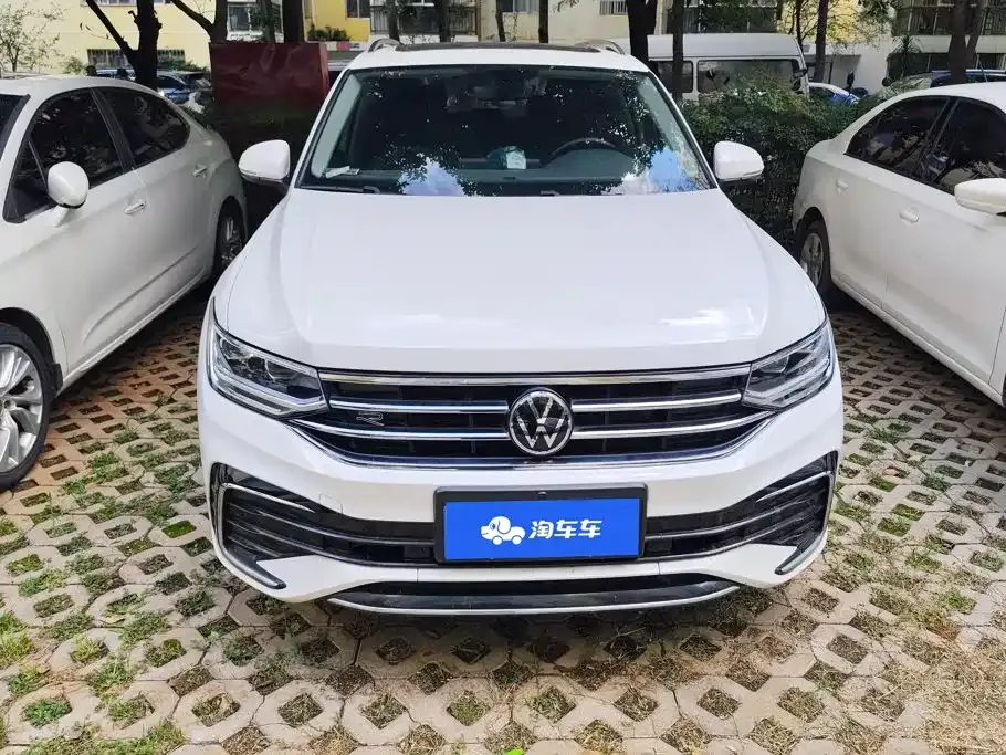 Volkswagen Tiguan L — фото 8
