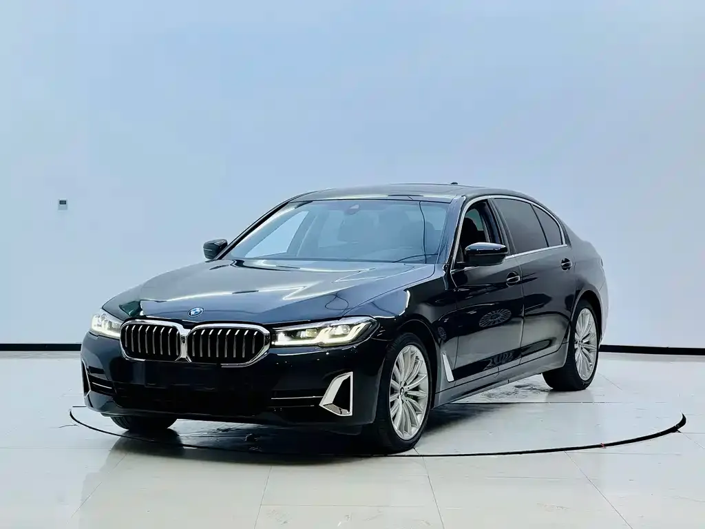 BMW 5 Series — фото 1