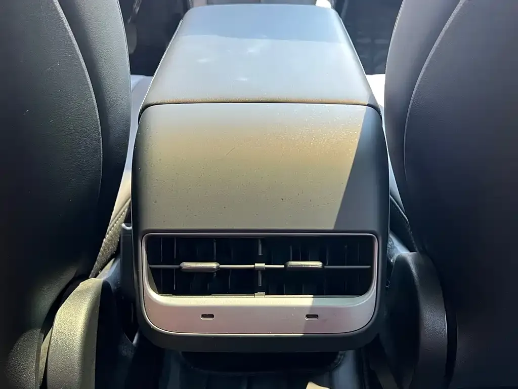 Tesla Model 3 — фото 2