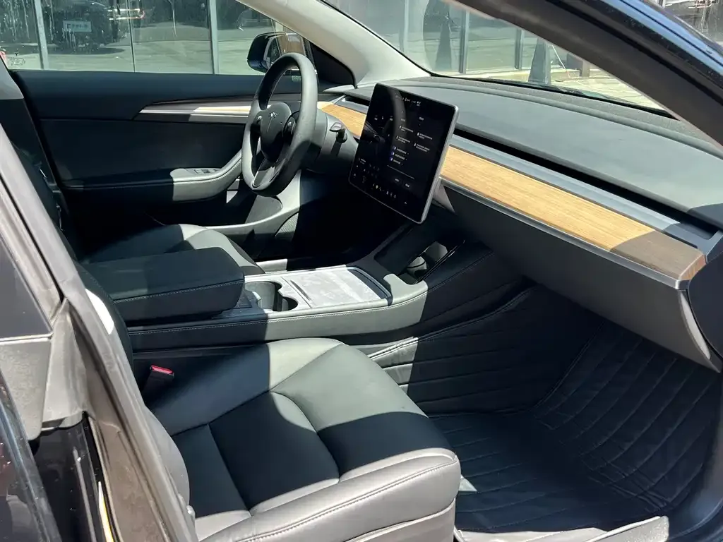 Tesla Model 3 — фото 3
