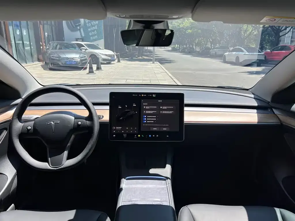 Tesla Model 3 — фото 4