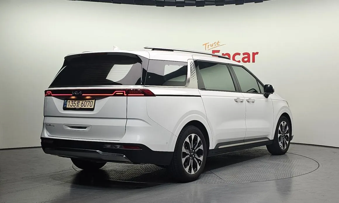 Kia Carnival — фото 10
