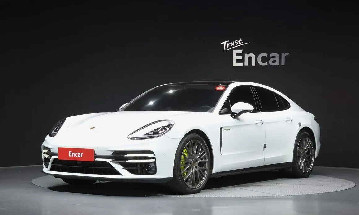 Porsche Panamera — фото 1