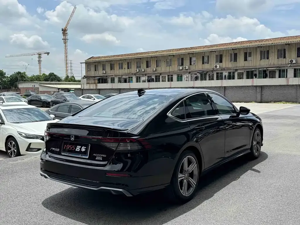 Honda Accord — фото 8